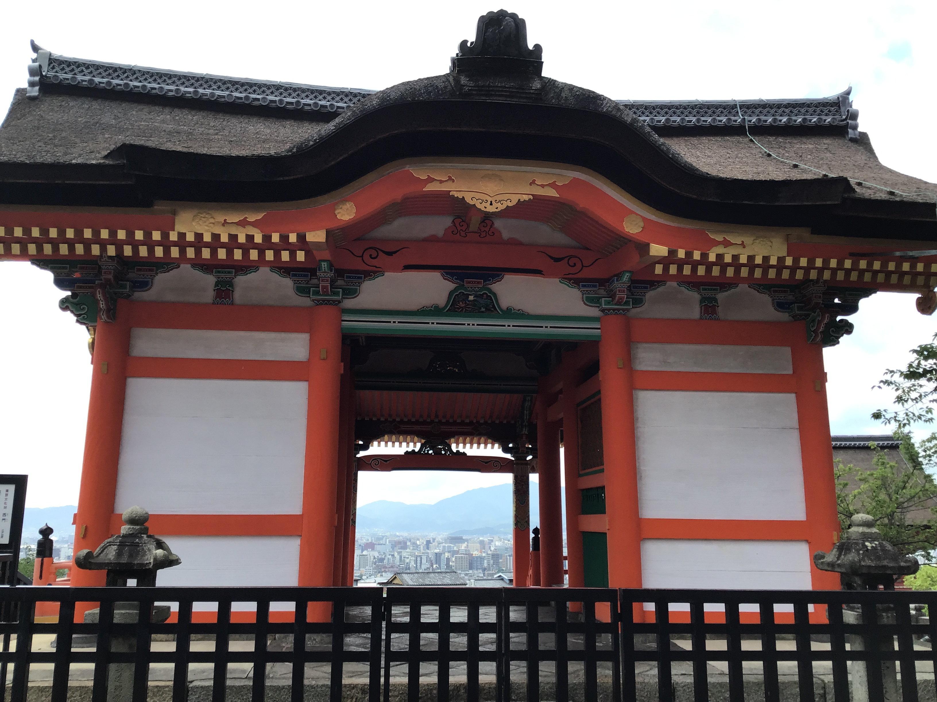 The city beyond the gate of Kiyomizu Temple